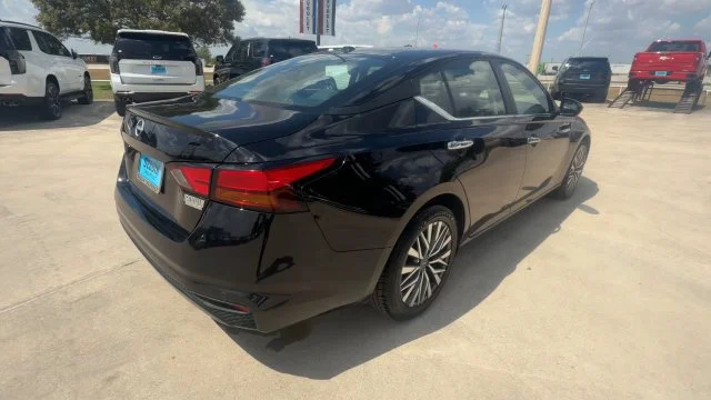2025 Nissan Altima SV - Photo 8