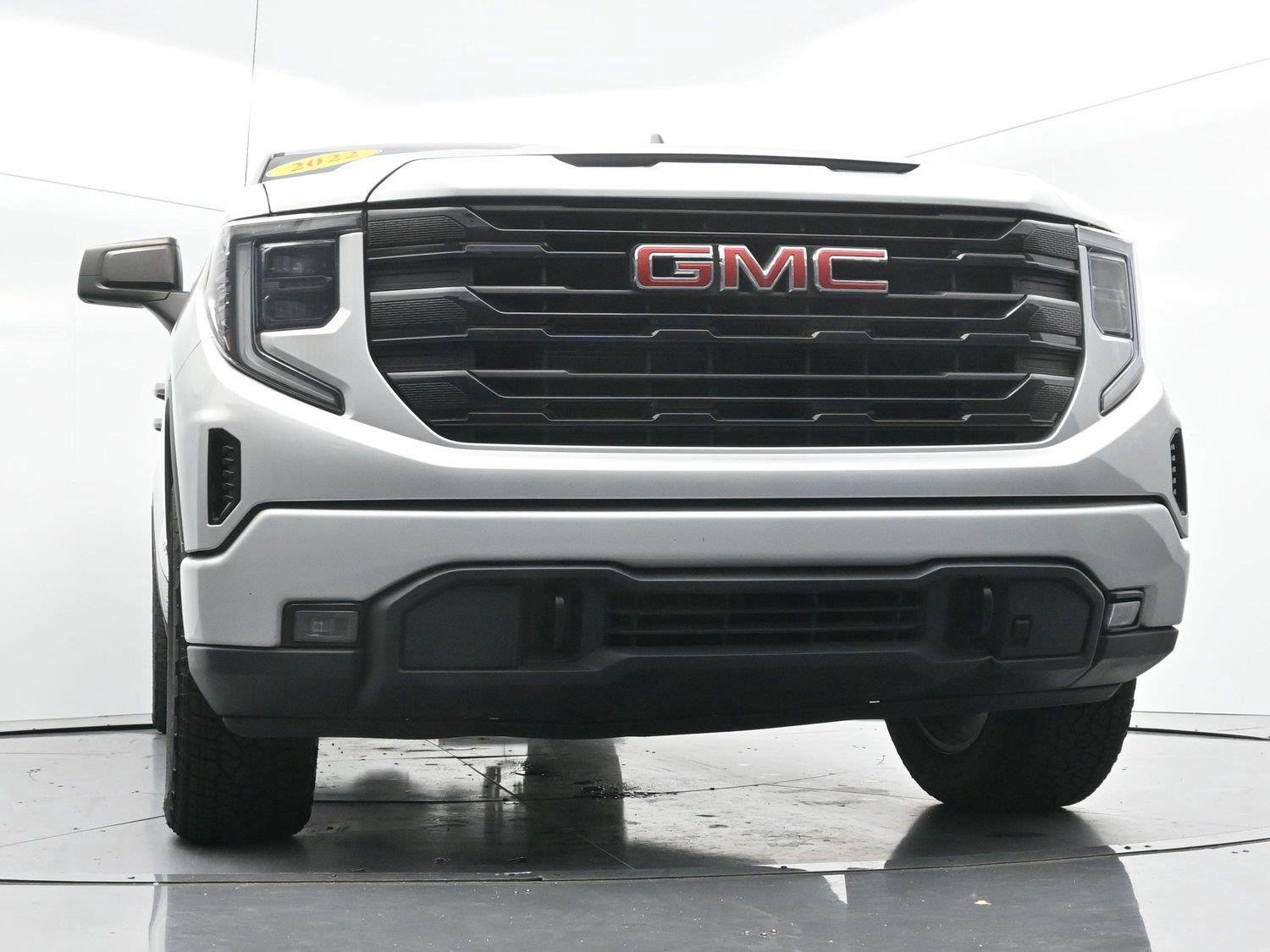 Used 2022 Quicksilver Metallic GMC Elevation image 44