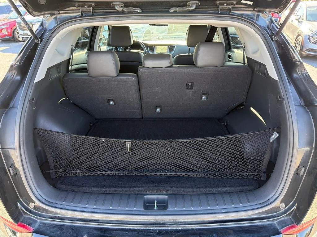 Used 2017 Black Hyundai SE Plus image 18