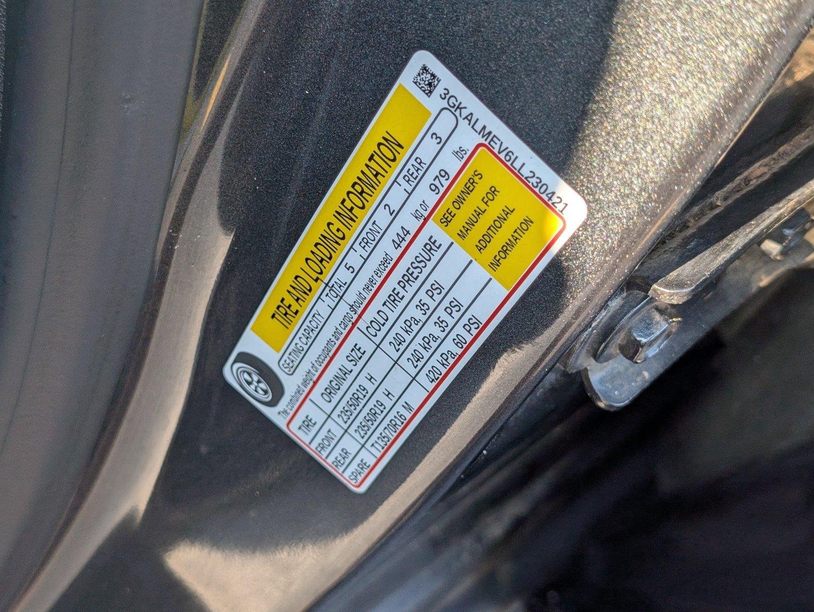 Used 2020 GRAPHITE GRAY METALLIC GMC SLE image 15