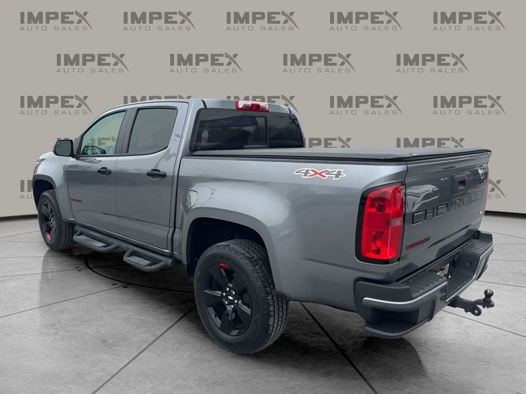 Used 2021 Gray Chevrolet LT image 3