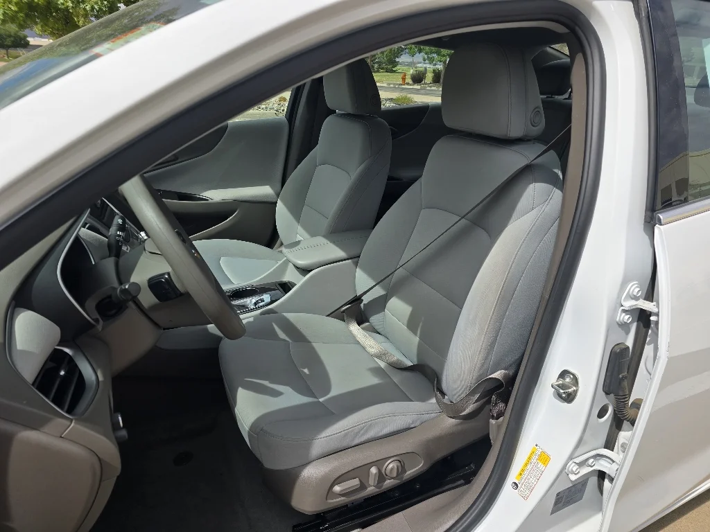 Used 2022 Summit White Chevrolet LT image 11