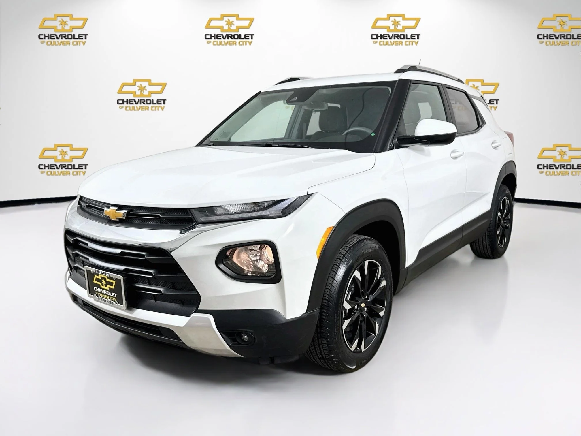Used 2023 Summit White Chevrolet LT image 3