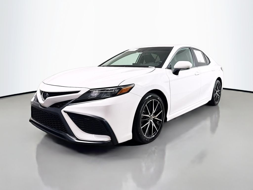 Used 2023 Ice Cap Toyota SE image 3