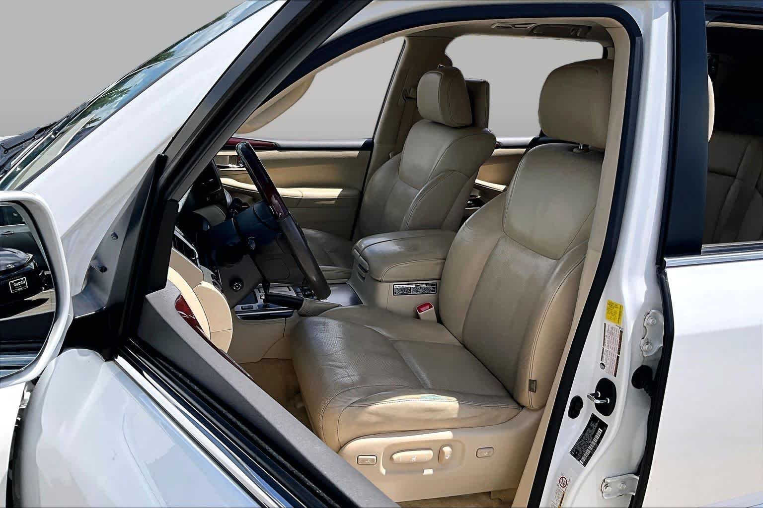Used 2014 Starfire Pearl Lexus  image 7