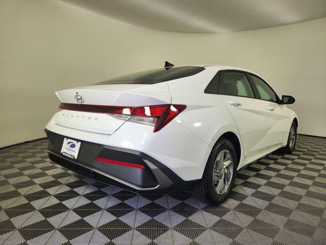 New 2026 White Hyundai SE image 5