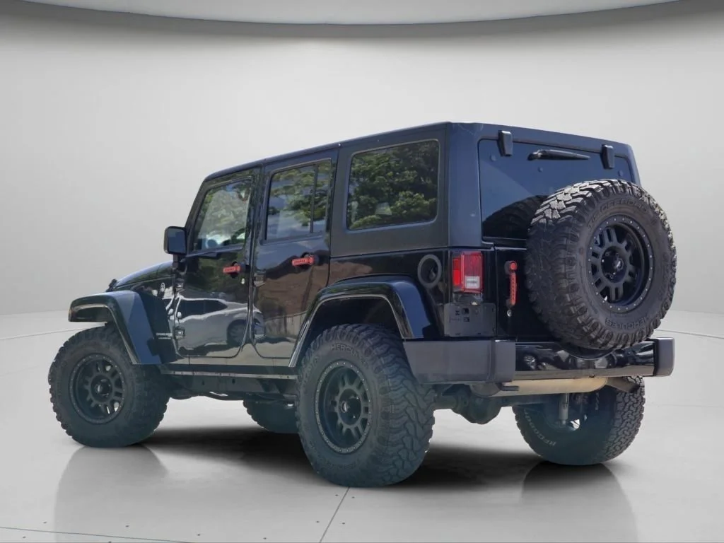 Used 2018 Black Clearcoat Jeep Sahara image 14