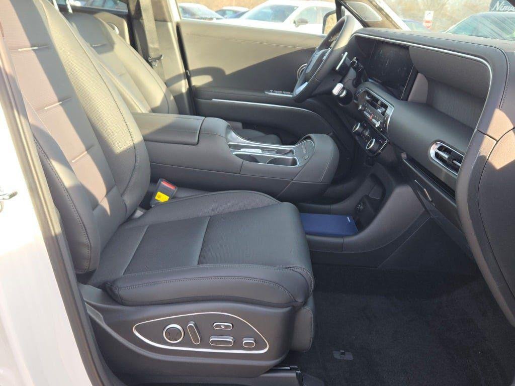 New 2026 White Hyundai Calligraphy AWD image 7