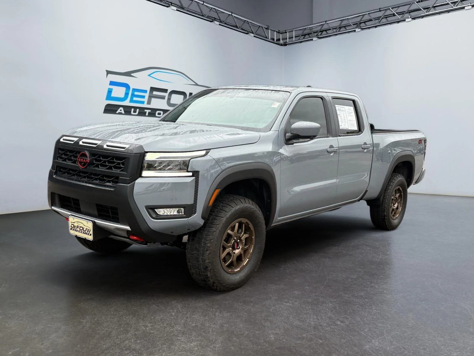 Used 2025 Boulder Gray Pearl Nissan PRO-4X image 7
