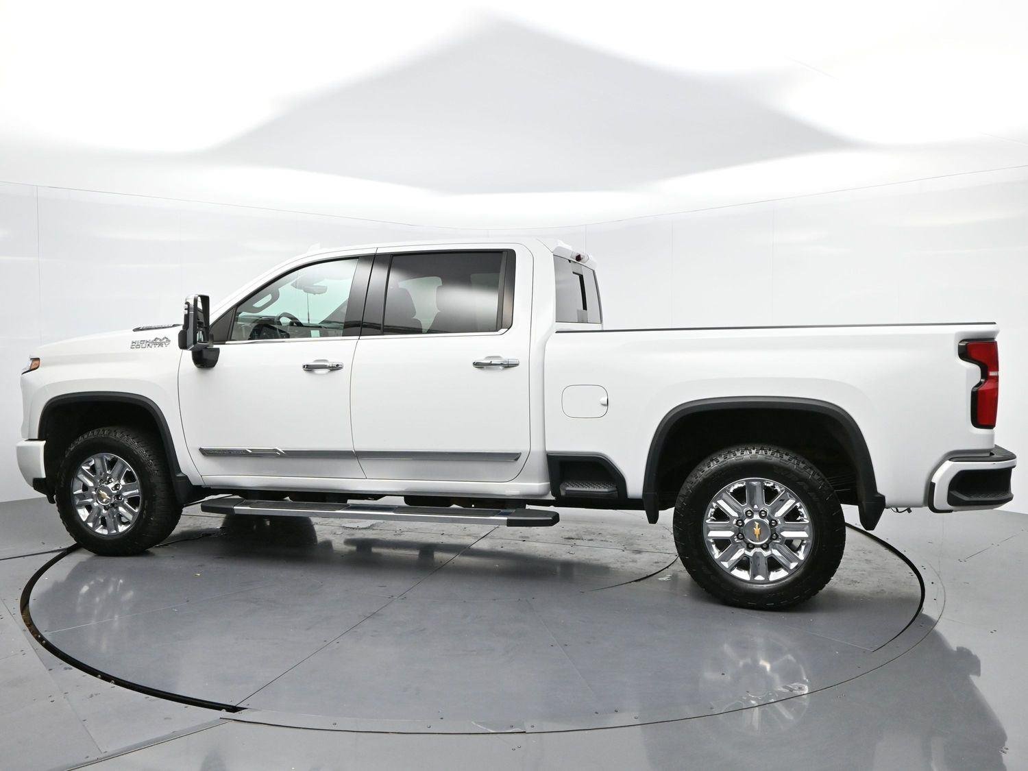 Used 2024 Summit White Chevrolet High Country image 5