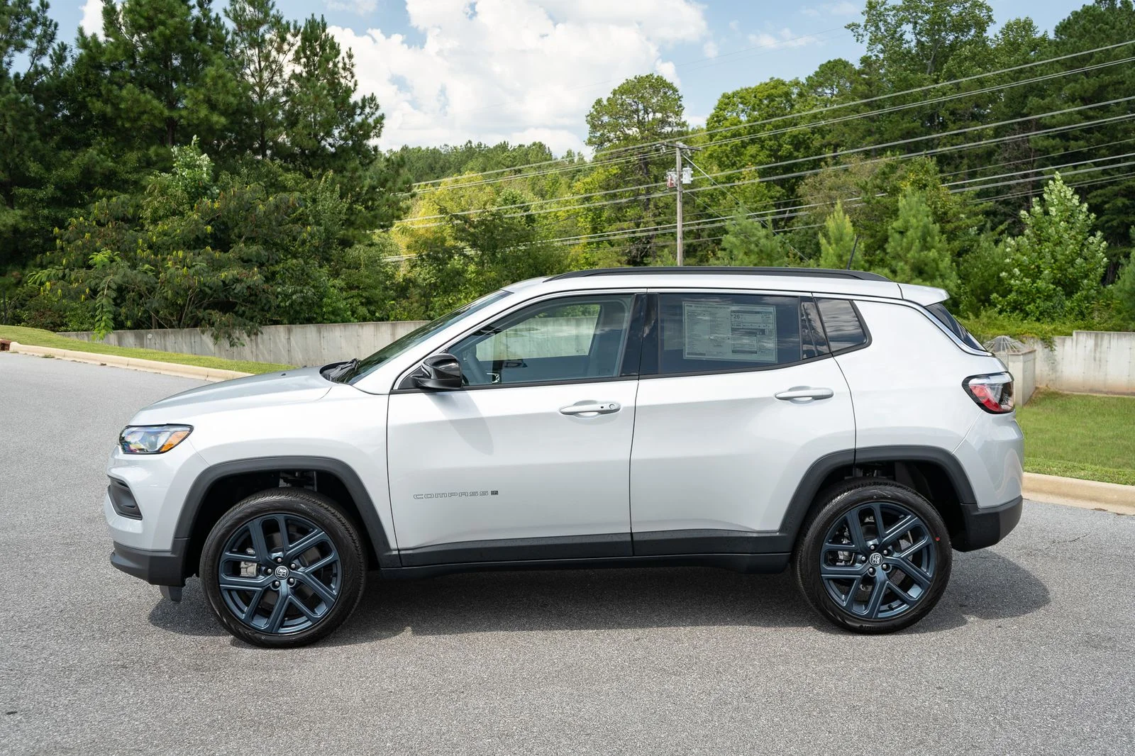 New 2026 Silver Zynith Metallic Clearcoat Jeep  image 5
