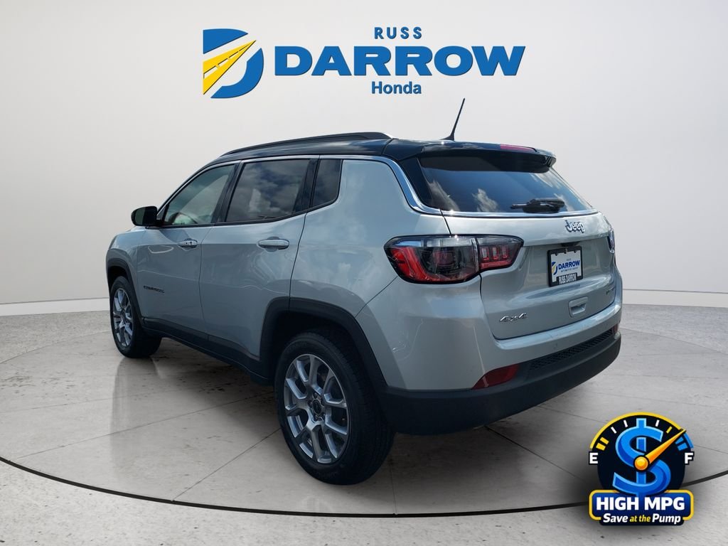 Used 2025 Silver Jeep Limited image 3