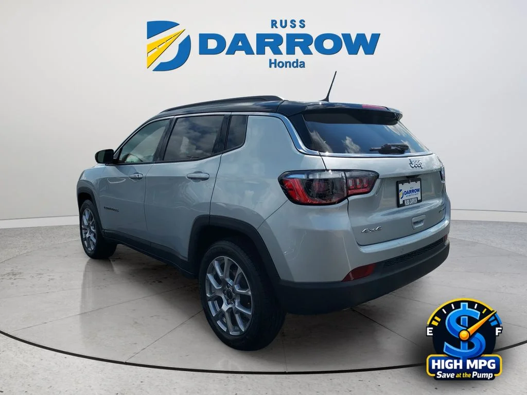 Used 2025 Silver Jeep Limited image 3