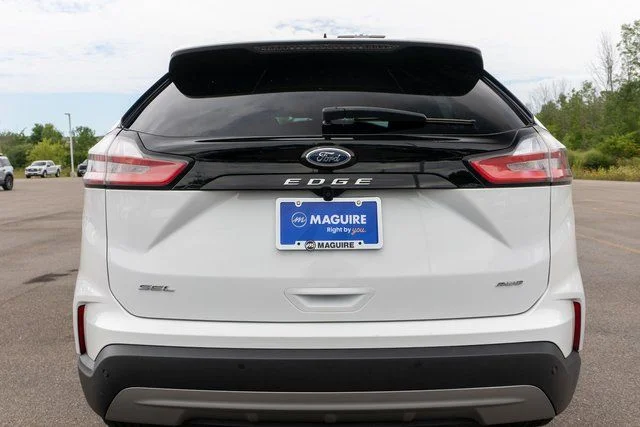 Used 2022 White Ford SEL image 7