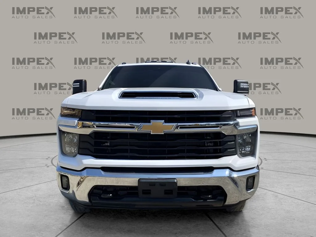 Used 2024 White Chevrolet LT image 9