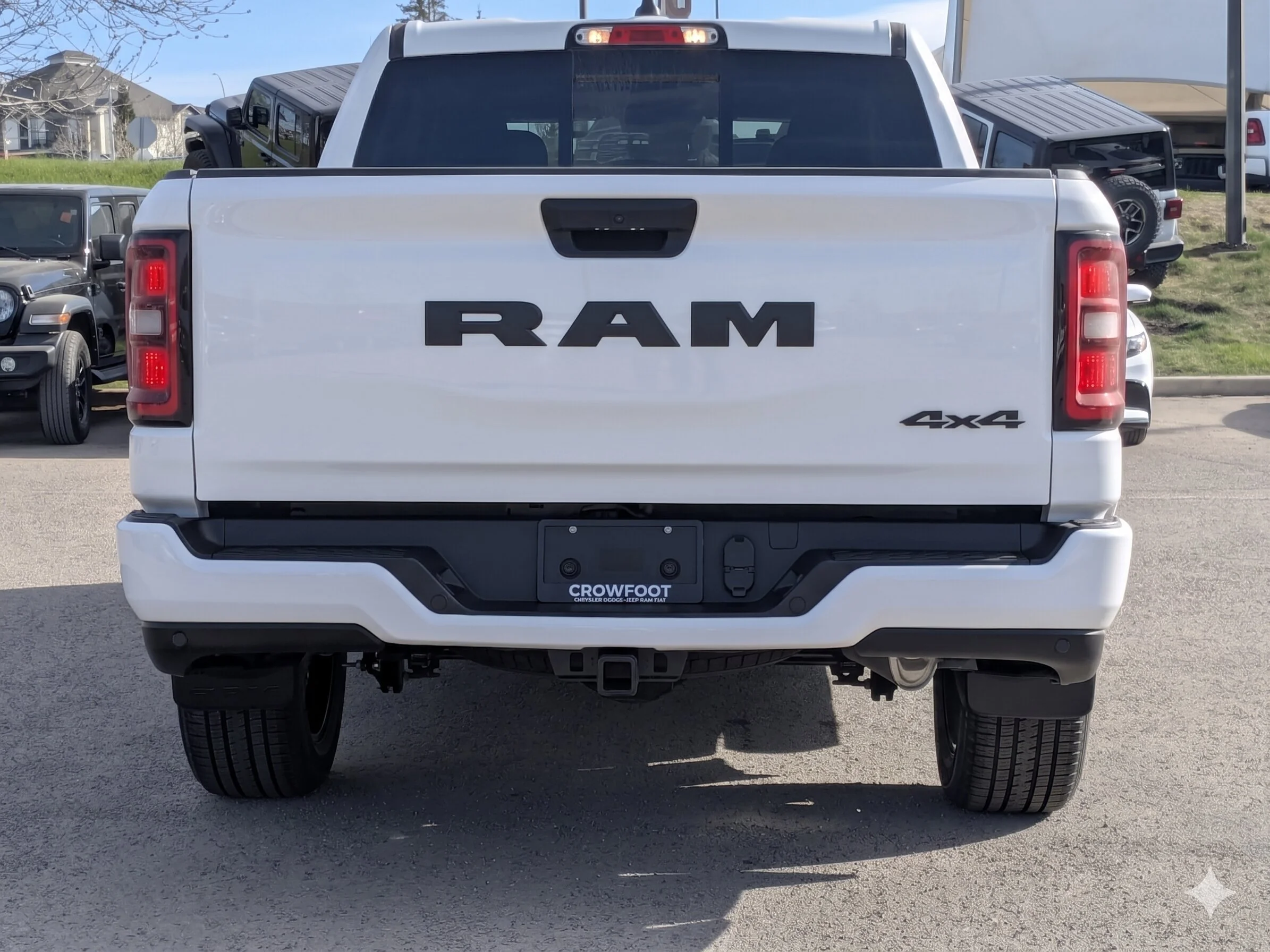 New 2026 White RAM Express - 3.6L Pentastar VVT V6 engine with eTorque - BLACK EXPRESS EDITION image 7