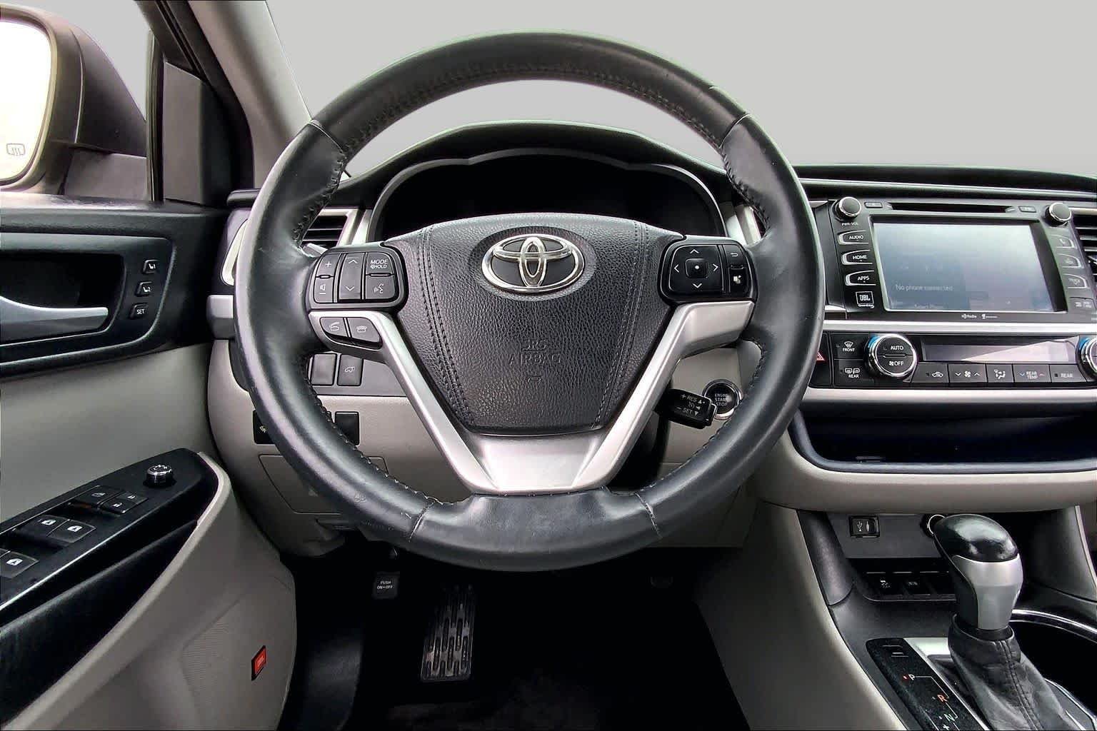 Used 2015 Silver Sky Metallic Toyota Limited image 6