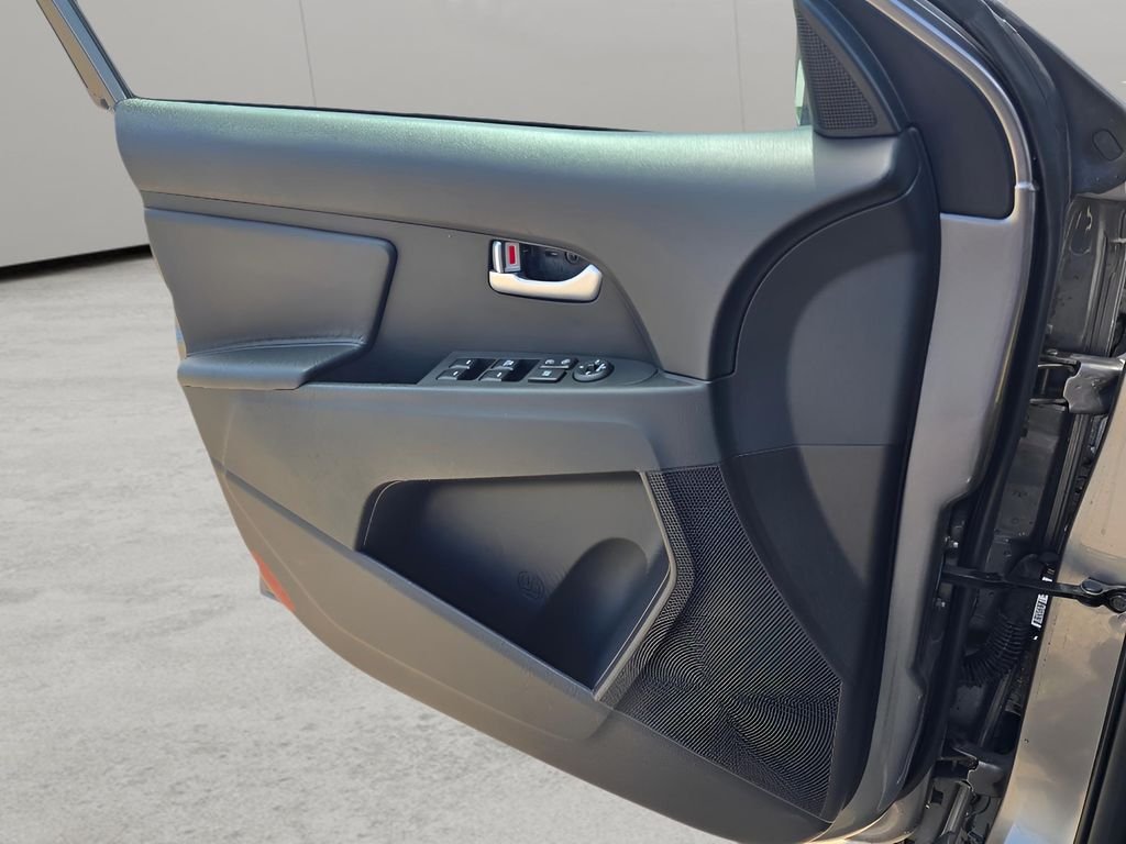 Used 2016 Mineral Silver Kia LX image 22