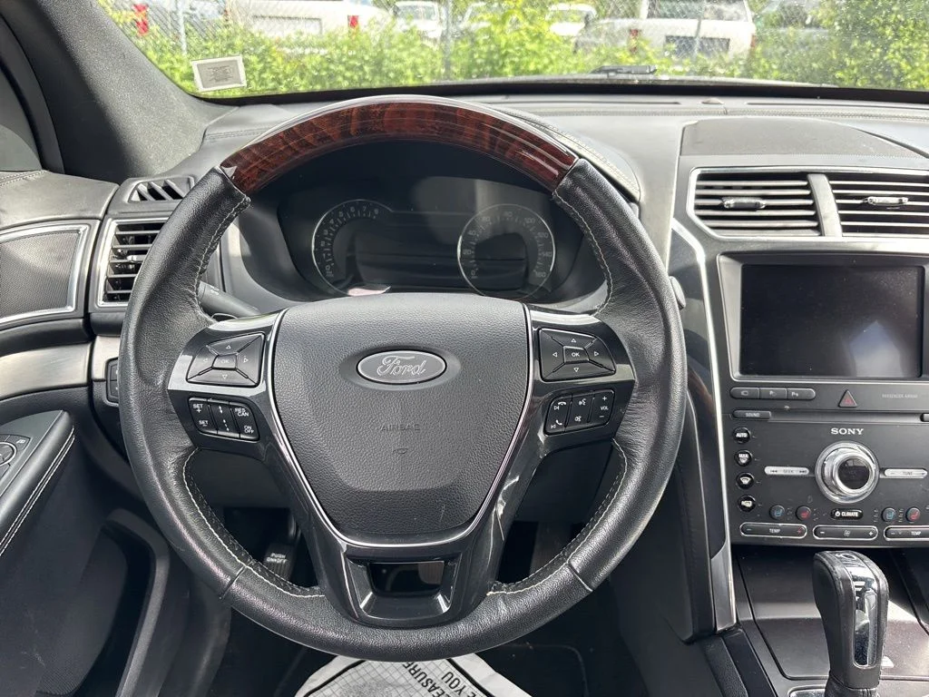 Used 2019  Ford Platinum image 23
