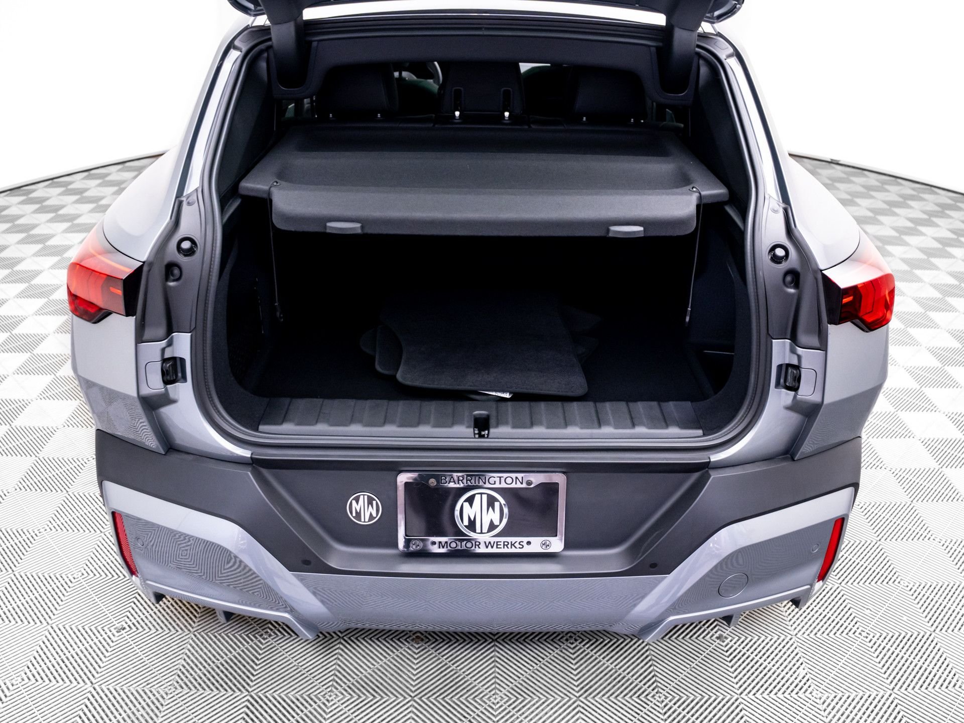 Certified Used 2025 Skyscraper Grey Metallic BMW xDrive28i image 33