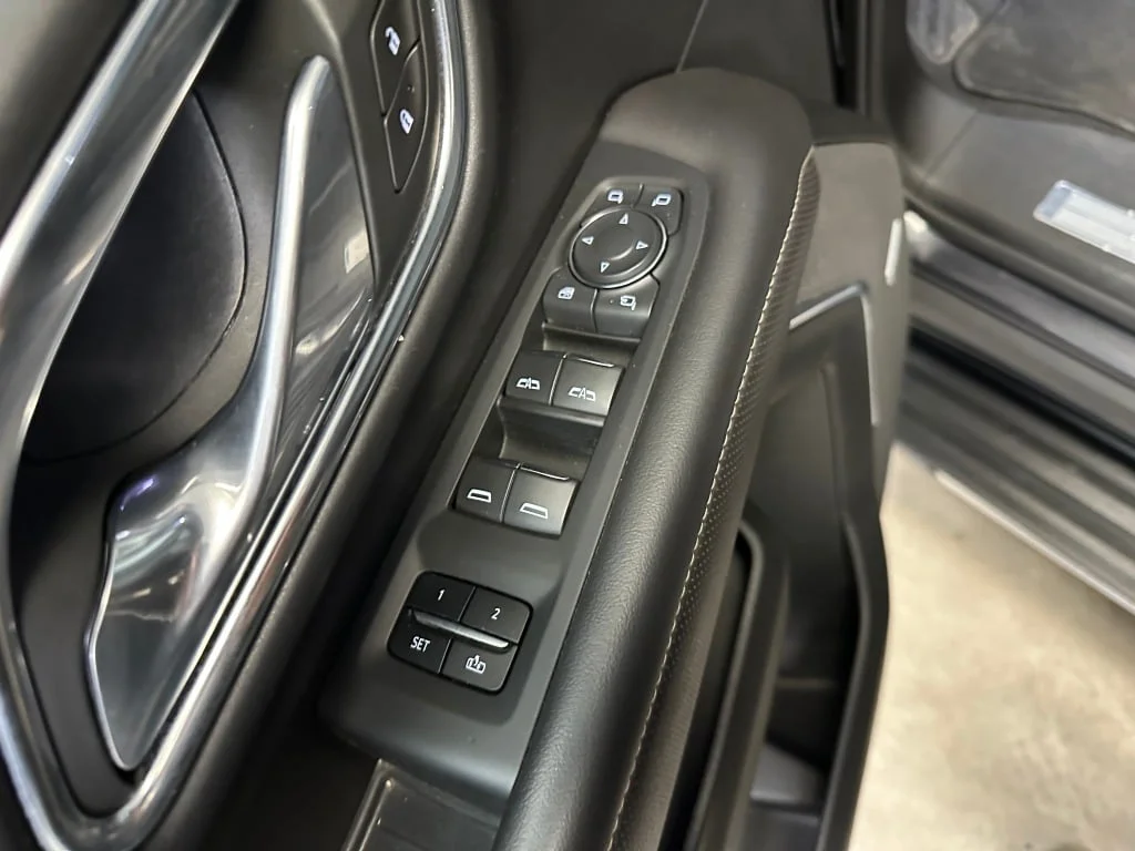 2024 Chevrolet Suburban Premier - Photo 8