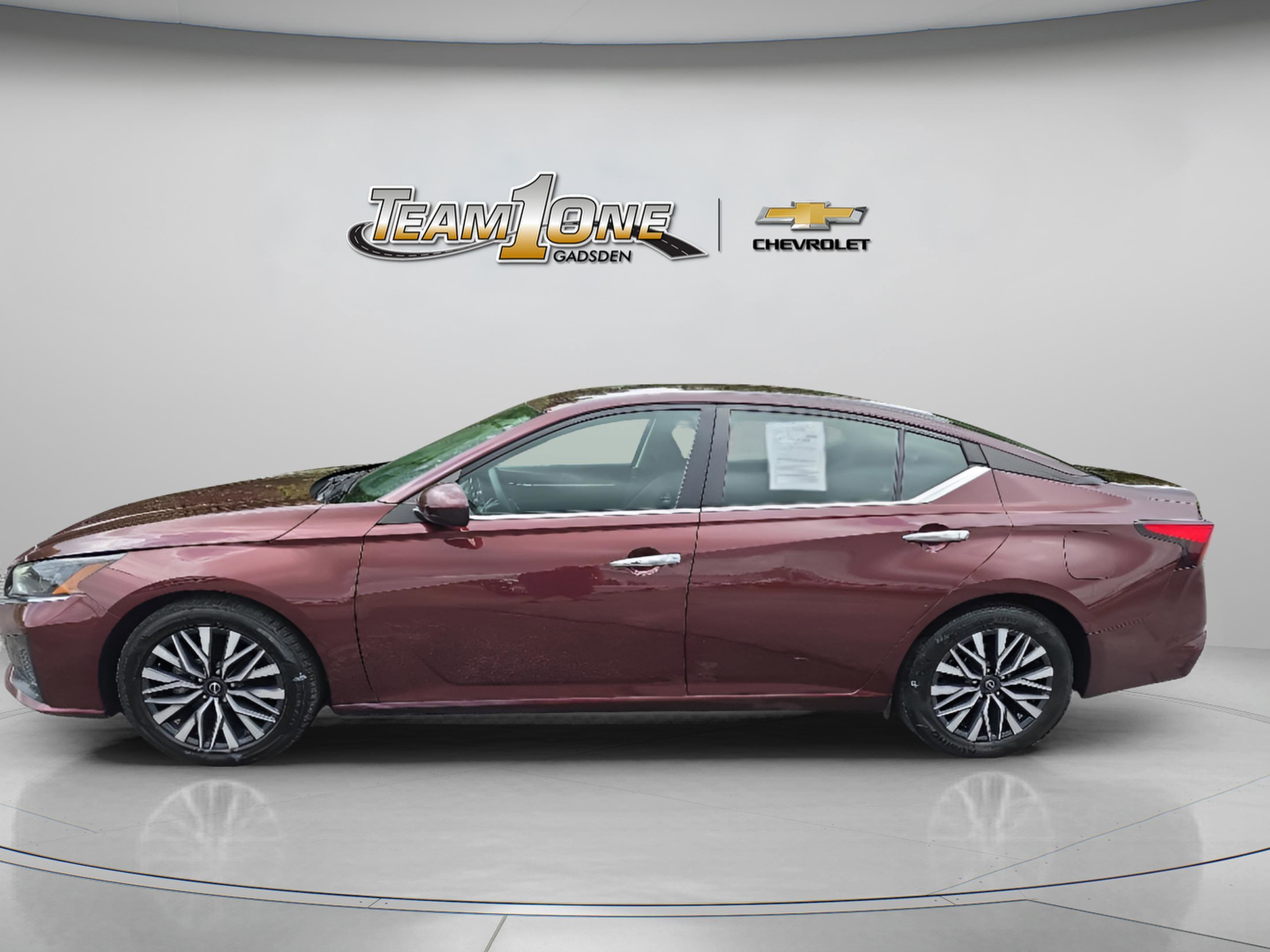 Used 2023 Red/red Nissan 2.5 SV image 4