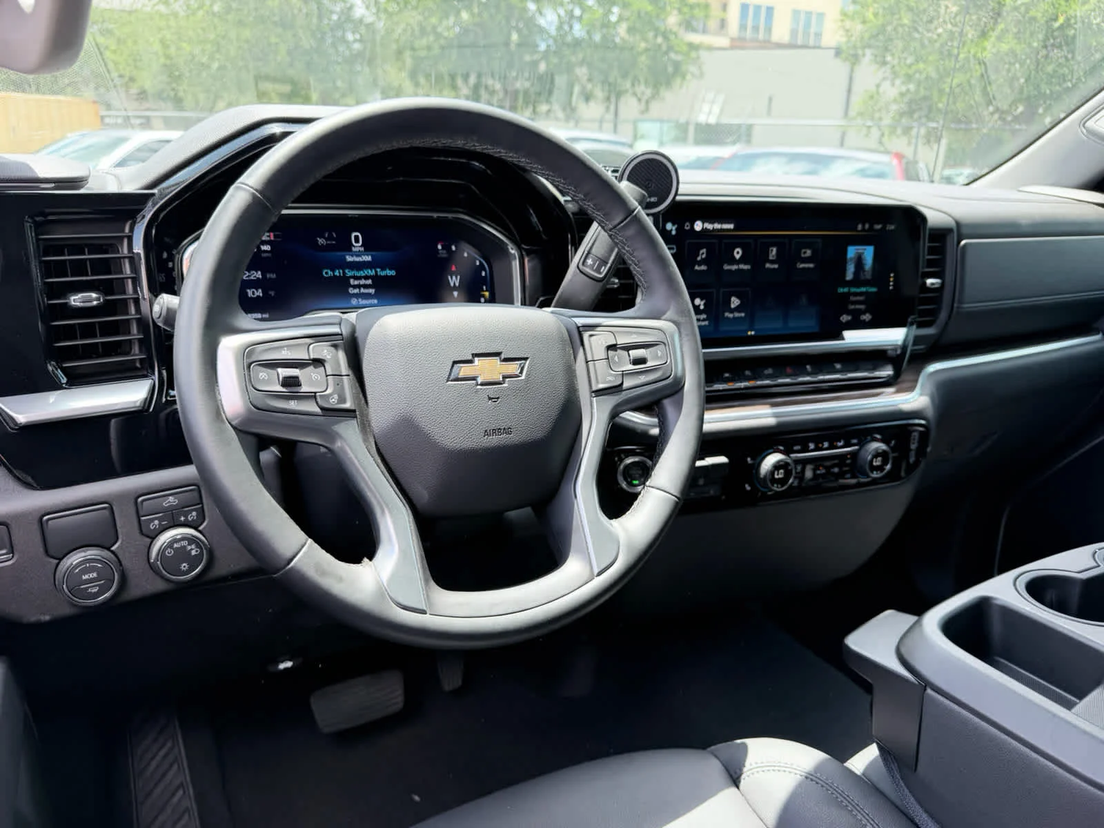 Used 2025 Summit White Chevrolet LT image 14