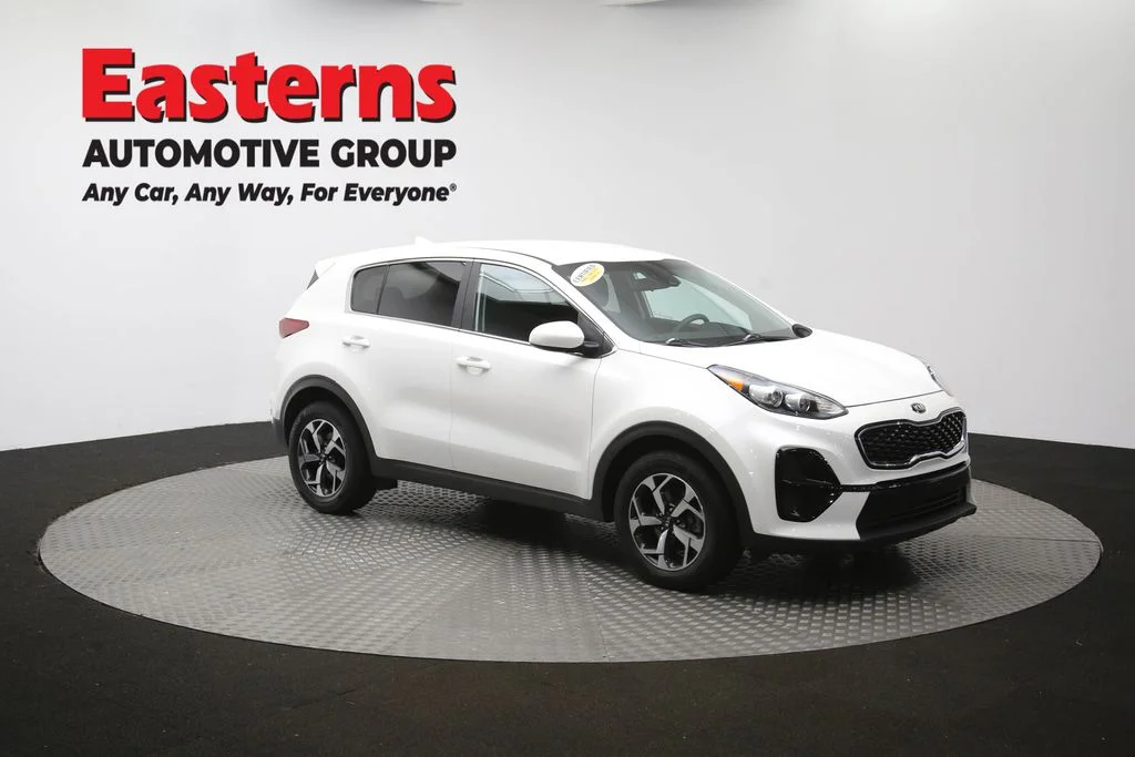 Used 2022 White Kia LX image 42