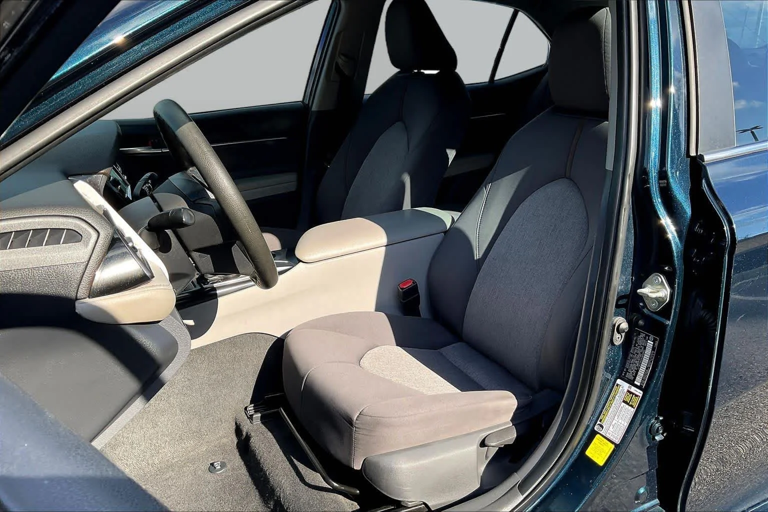 Used 2019 Galactic Aqua Mica Toyota L image 8