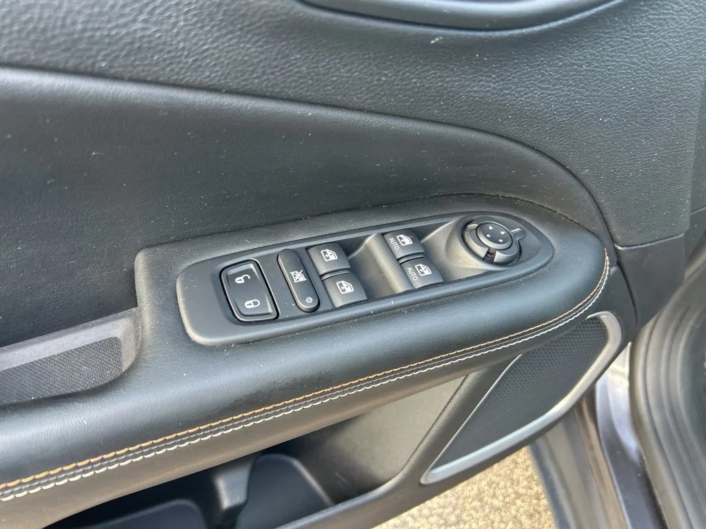Used 2019 Gray Jeep Latitude image 33