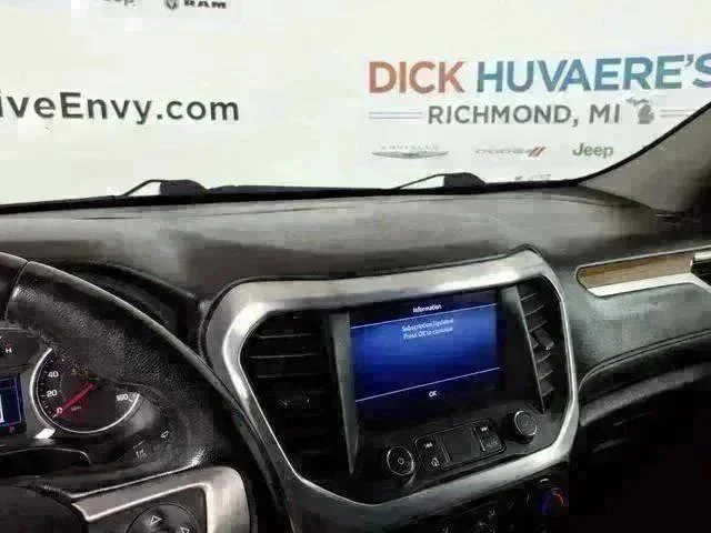 Used 2020 White GMC SLE image 23