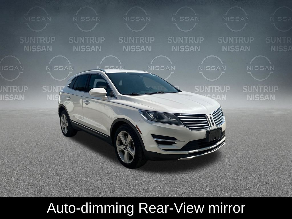 Used 2016 White Lincoln Premiere image 9