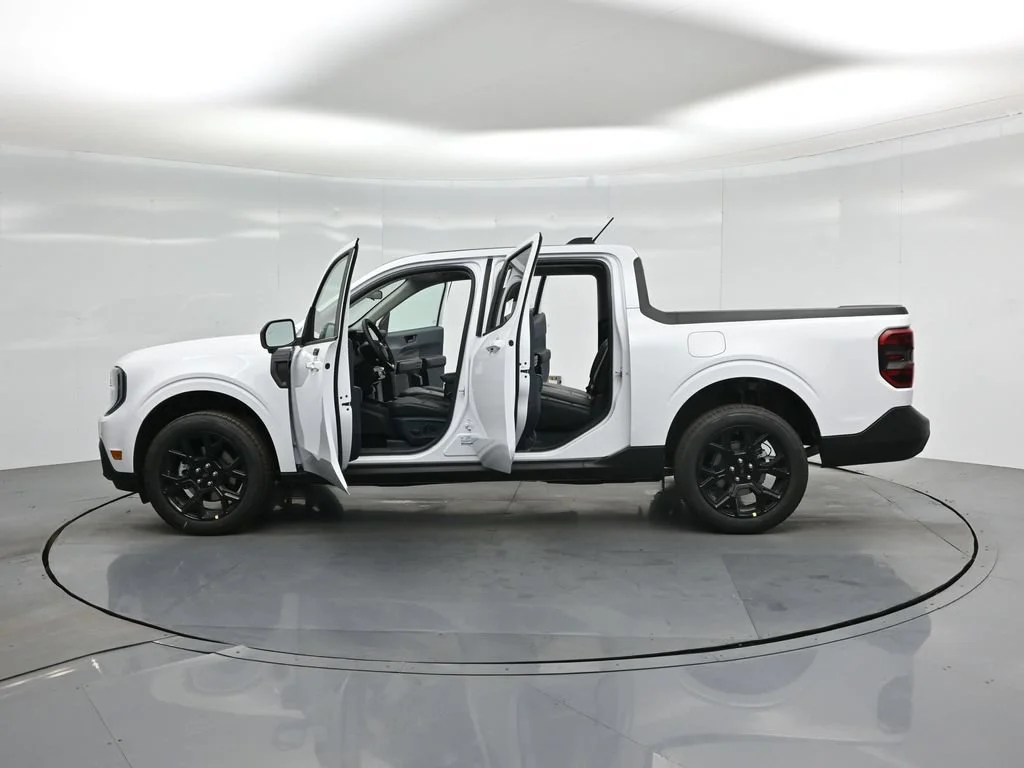 New 2026 Oxford White Ford Lariat image 35