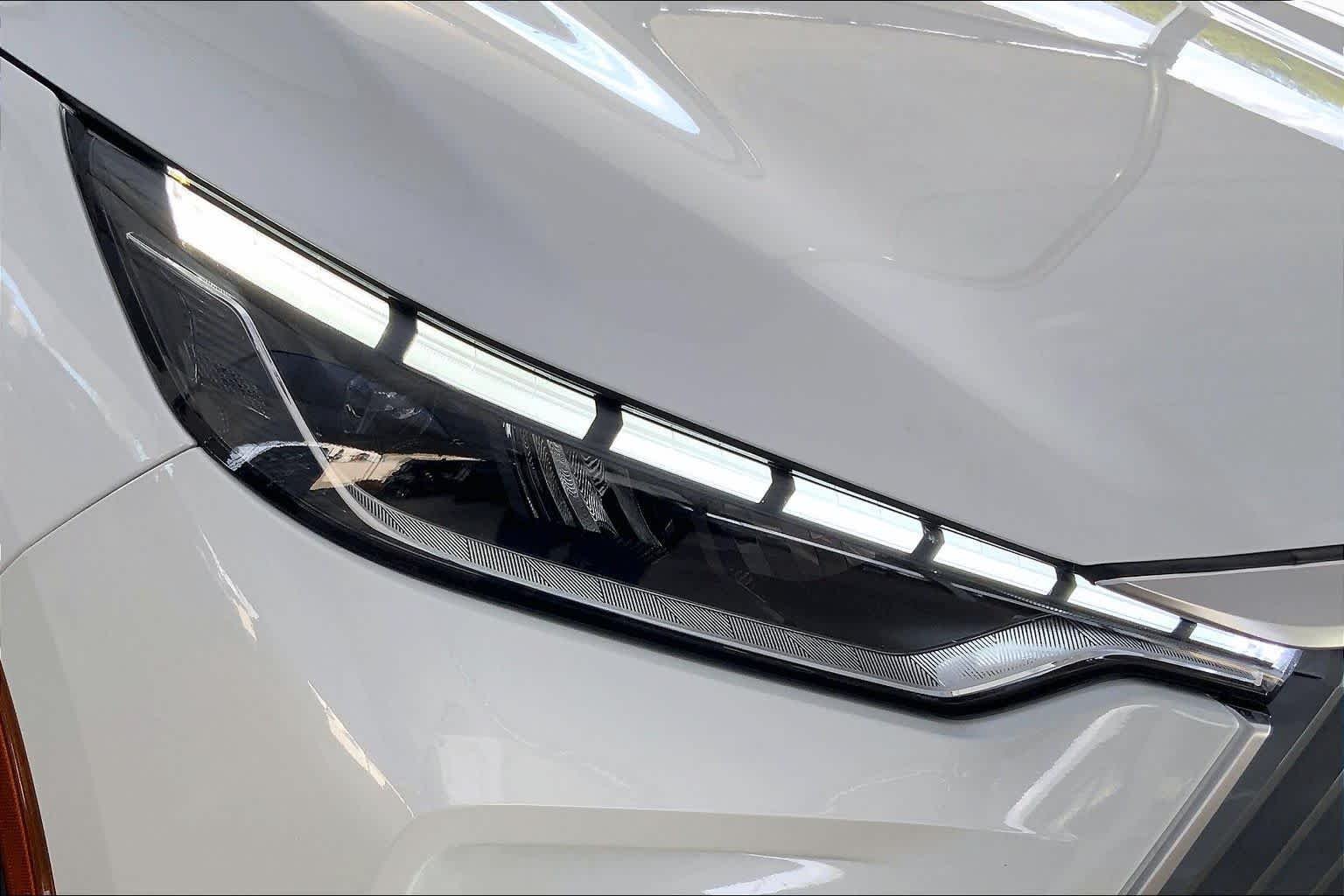 Used 2026 Radiant White INFINITI PURE image 28