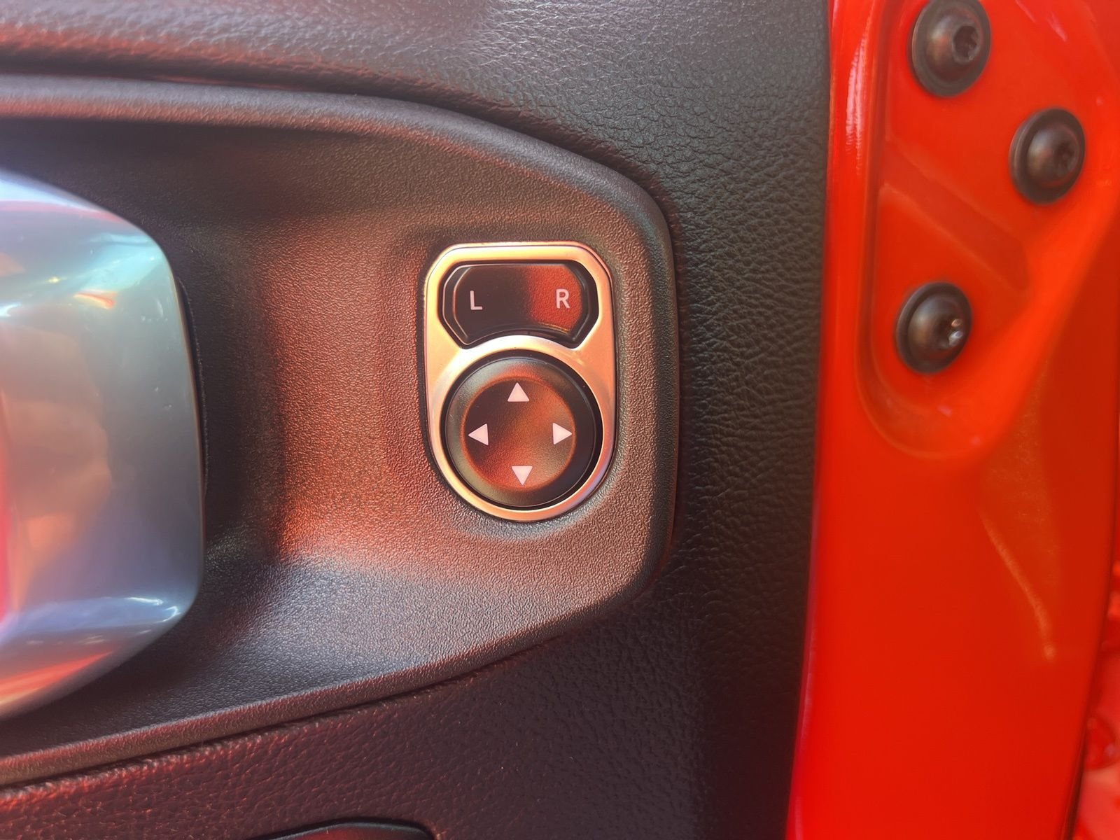 Used 2023  Jeep Sahara image 25