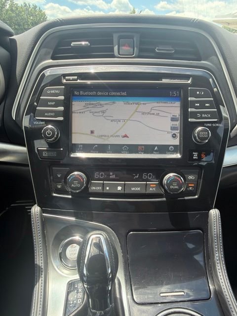 Used 2016 Blue Nissan SR image 5