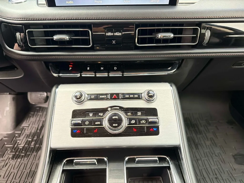 Used 2023 Metallic Lincoln Standard image 27