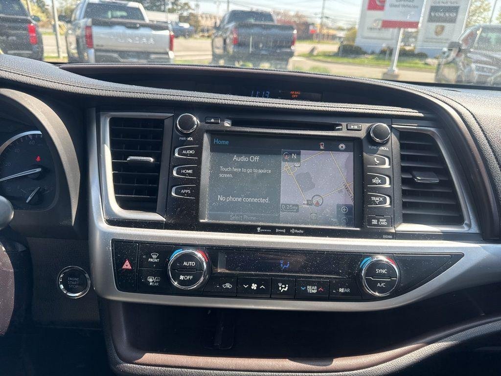Used 2018 Blizzard Pearl Toyota XLE image 11