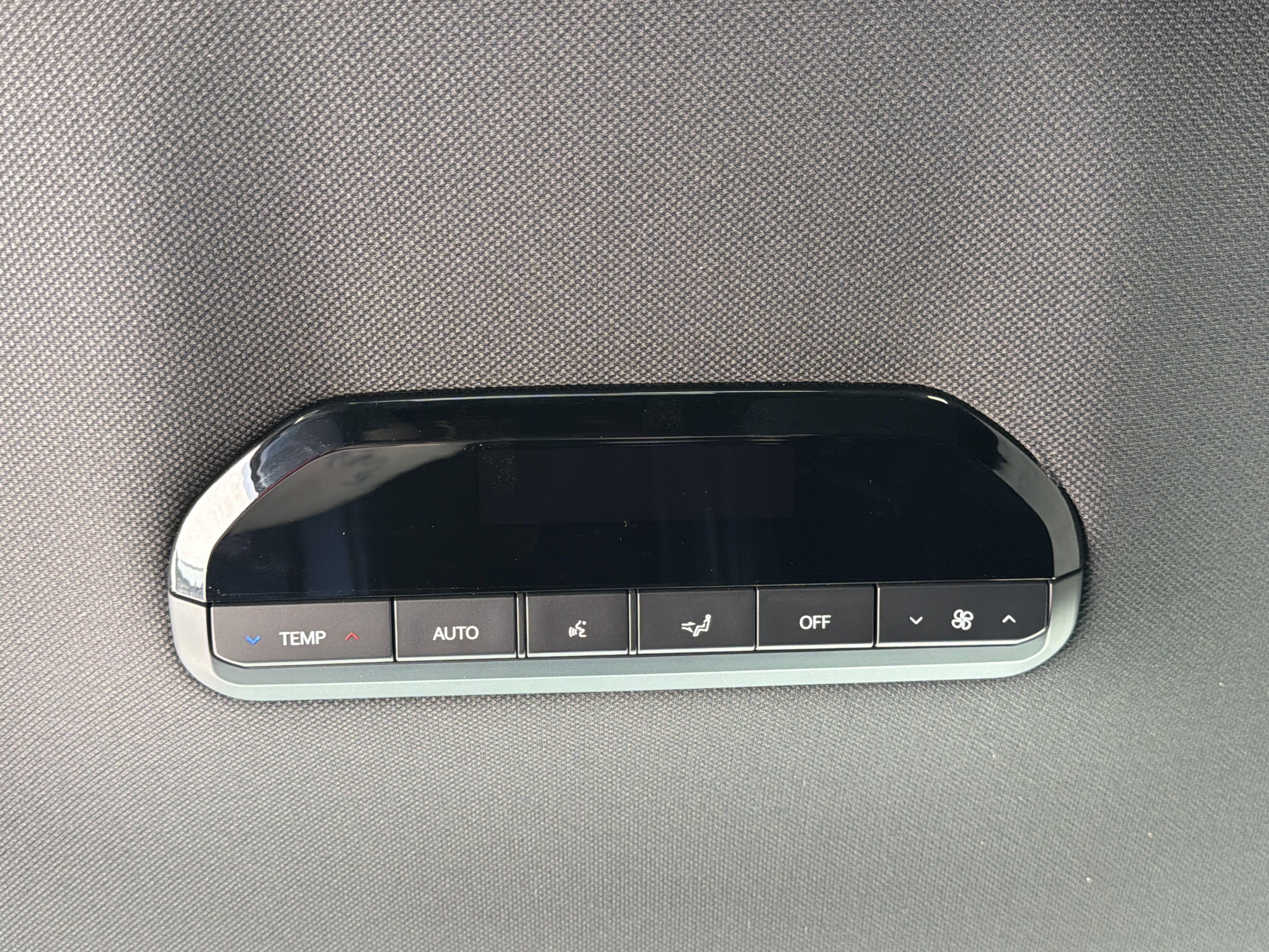 New 2027 Glacial White Pearl Kia X-LINE SX image 25