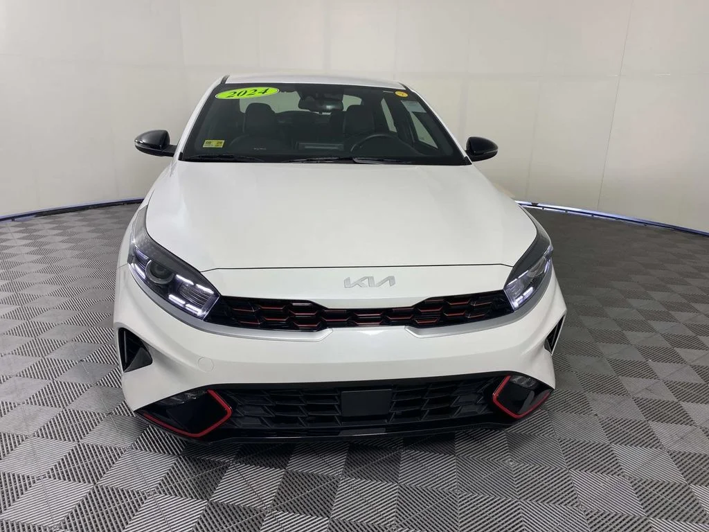 Used 2024 White Kia GT-Line image 3