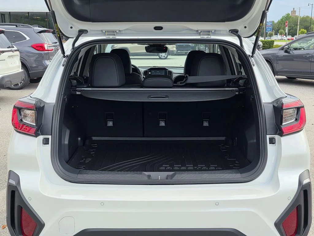 New 2026 CRYSTAL WHITE PEARL Subaru Limited image 9