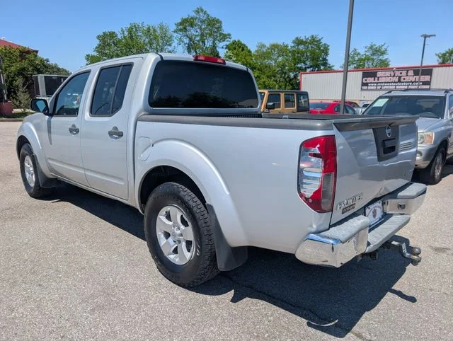 Used 2013 Silver Nissan SV image 4