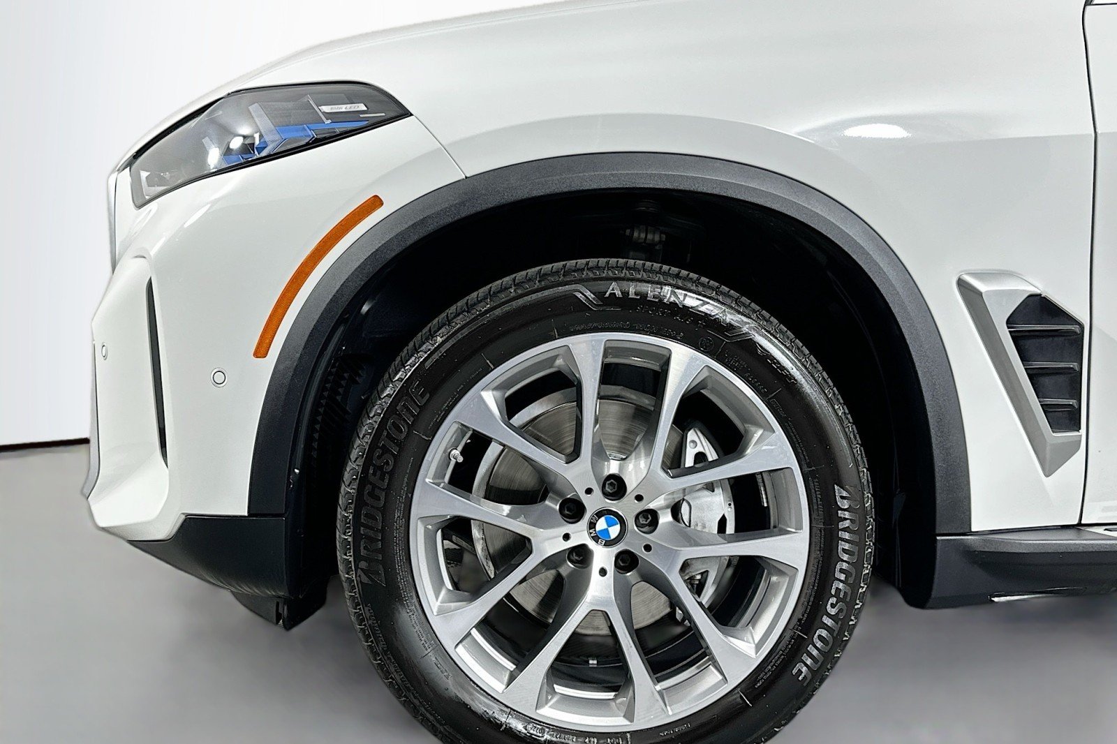 Used 2026 Alpine White BMW sDrive40i image 12