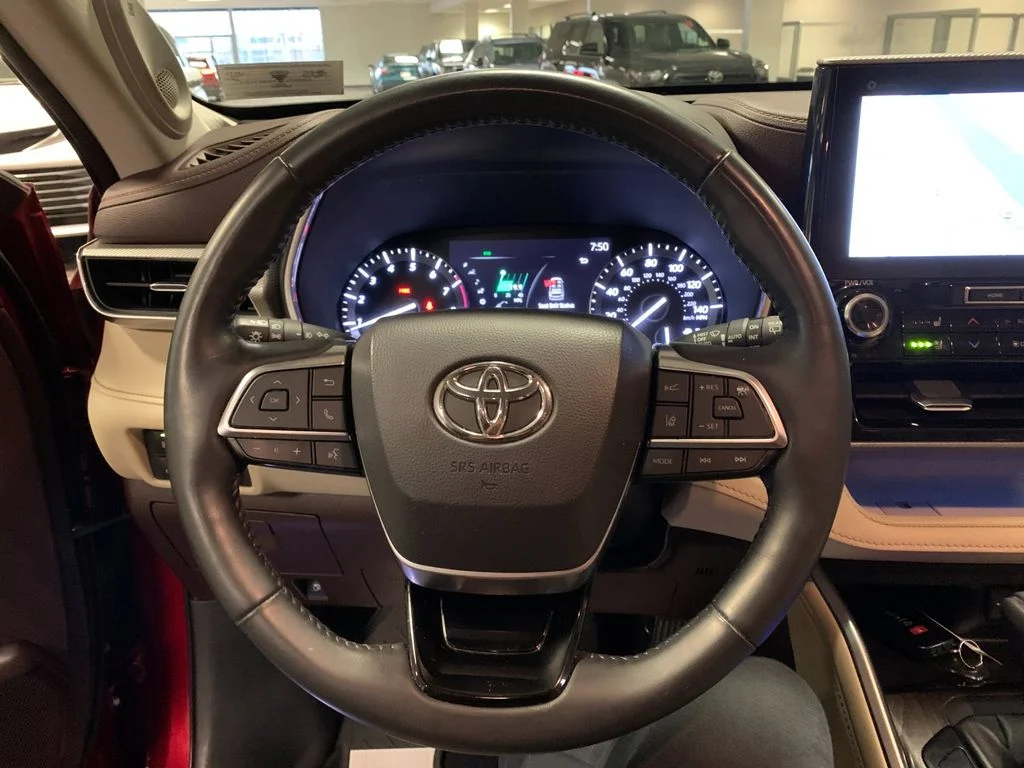 Used 2020 Red Toyota Platinum image 31
