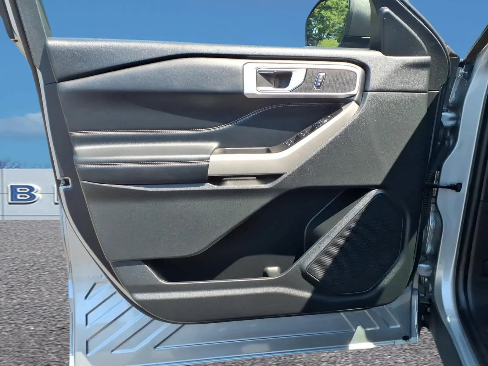 Used 2023 Iconic Silver Ford XLT image 12