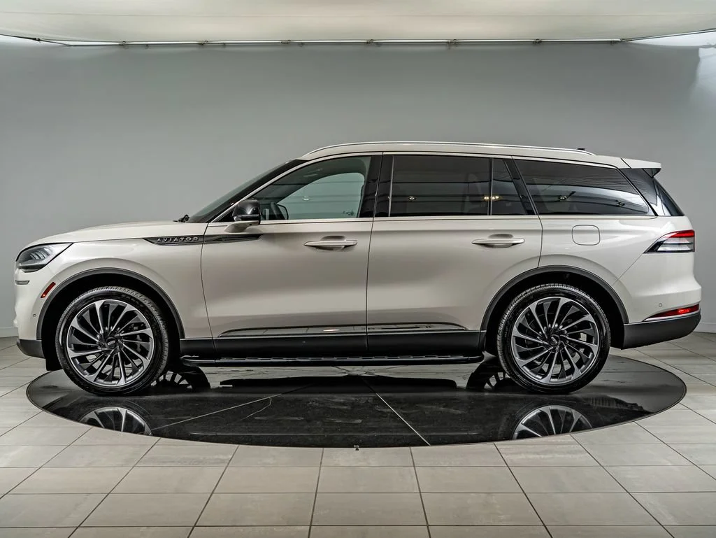 Used 2024 Ceramic Pearl Metallic Tri-Coat Lincoln Reserve image 8