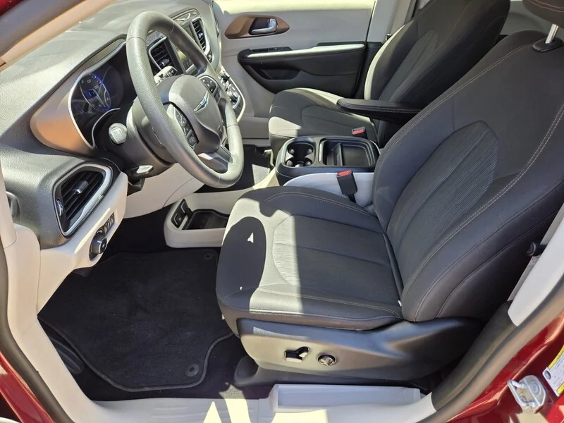 Used 2018 Velvet Red Pearlcoat Chrysler Touring Plus image 7
