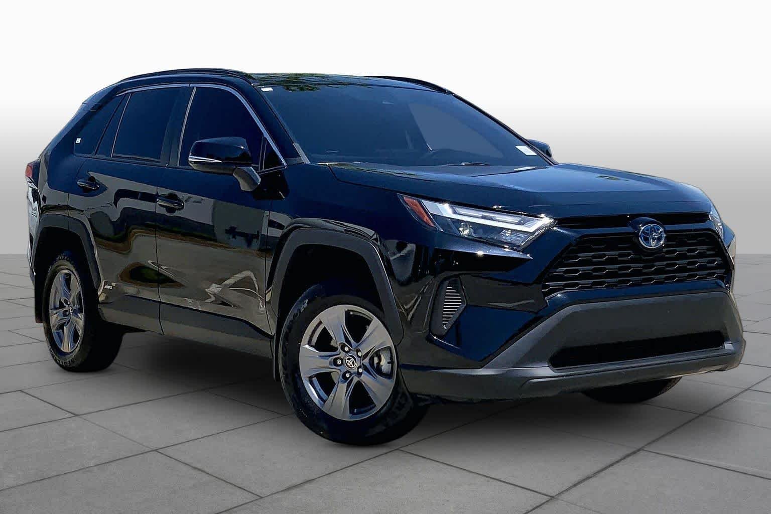 2024 Toyota RAV4 XLE - Photo 3
