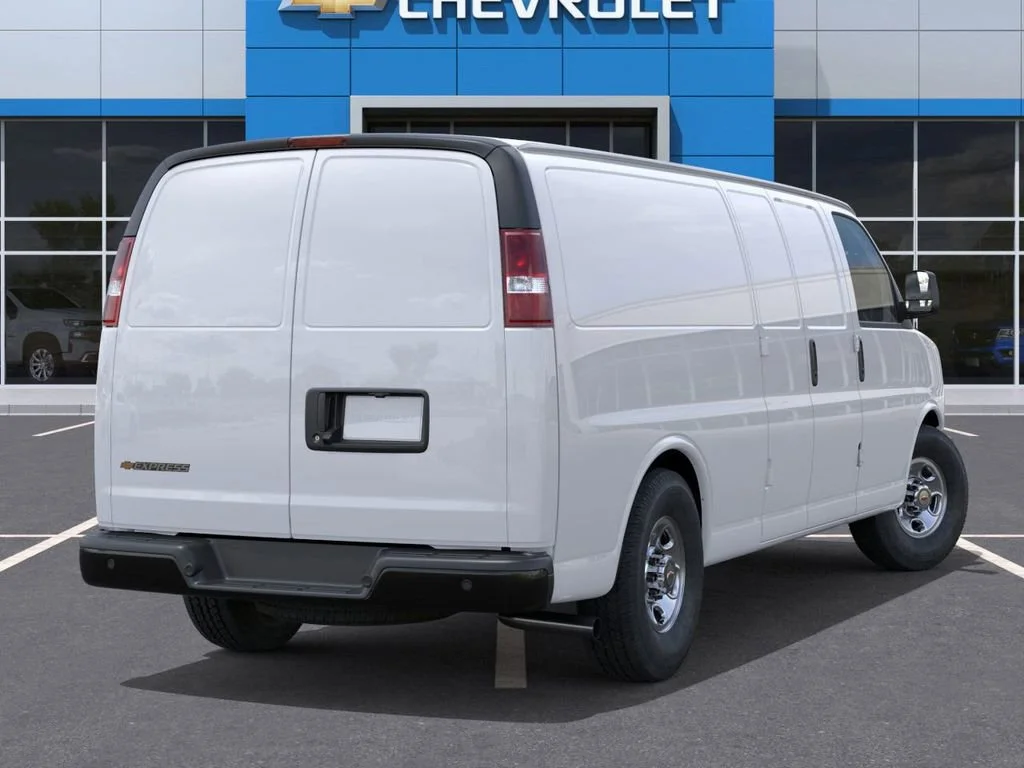 New 2025 Summit White Chevrolet WT image 4
