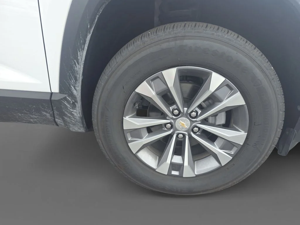 Used 2026 Summit White Chevrolet LT image 10